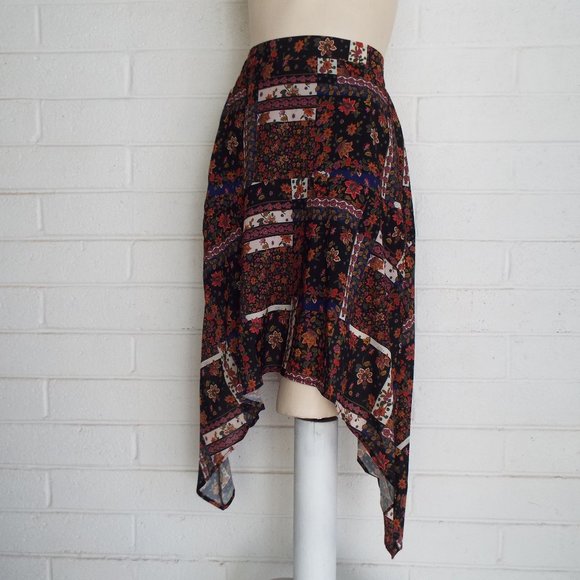 New UMGEE Small black floral asymmetrical hem elastic waist lined short skirt - Picture 4 of 7